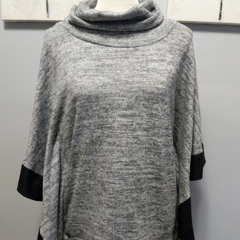 EUC PONCHO GRAY